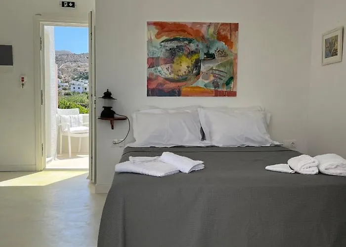 The Black Pig * Posidhonia (Syros)